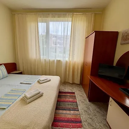 Πανσιόν La Zur 3*