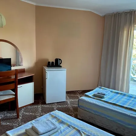Πανσιόν La Zur 3*