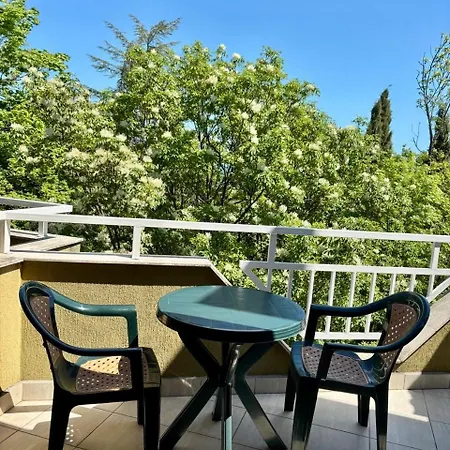 بيت ضيافة La Zur 3*